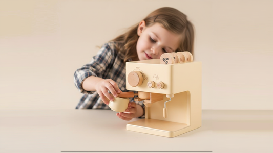 Preparare il caffè come i grandi: il valore dei giochi in legno imitativi