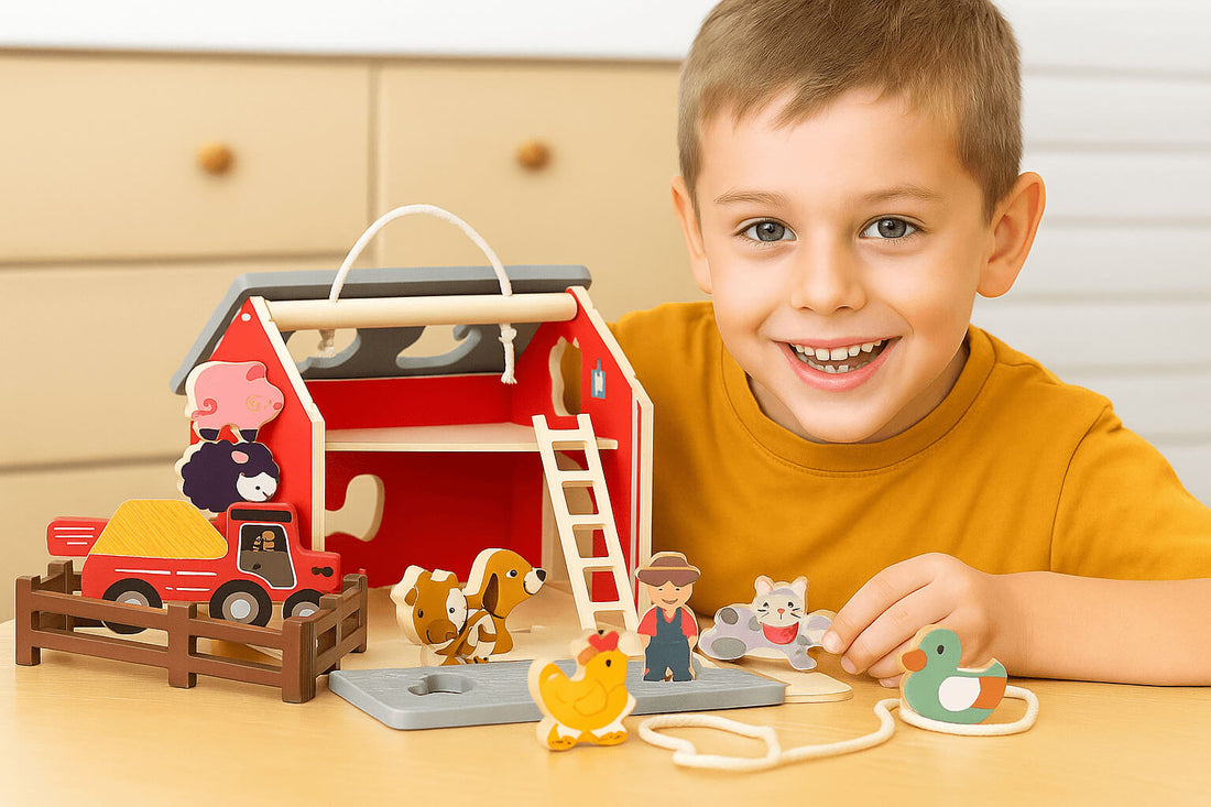 Giochi in legno, bambino gioca con la fattoria e gli animali